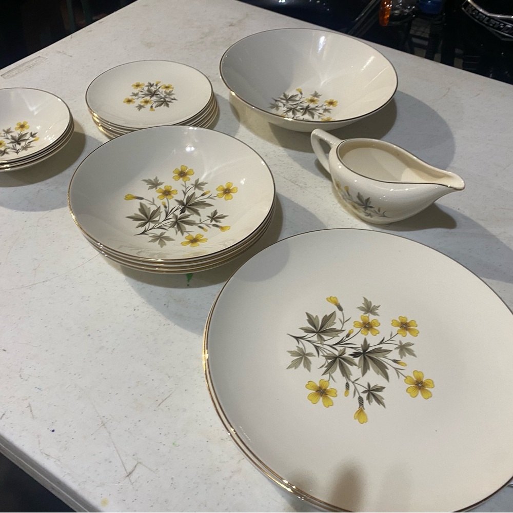 Knowles Sun-Light X-5051 yellow flower & gold trim china — 17 piece set”